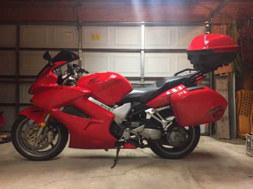 Honda VFR800A (INTERCEPTOR)