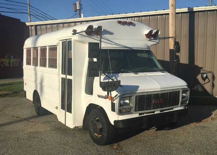 GMC Cutaway Van