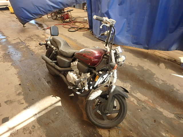 Honda VF750C2 (MAGNA)
