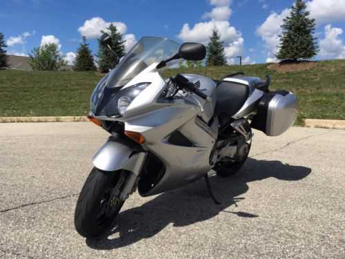 Honda VFR800A (INTERCEPTOR)