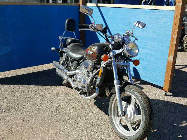 Honda VF750C (MAGNA)