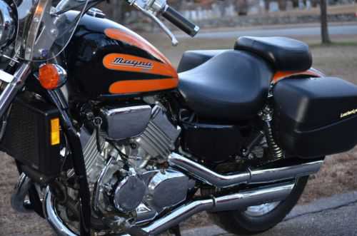 Honda VF750C2 (MAGNA)