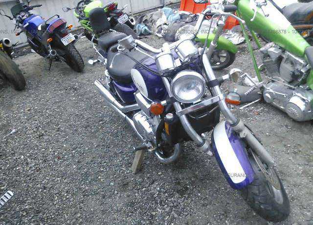 Honda VF750C2 (MAGNA)