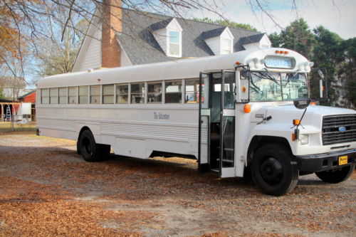 Ford B700