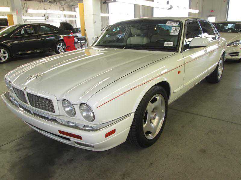 Jaguar XJR