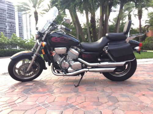 Honda VF750C (MAGNA)
