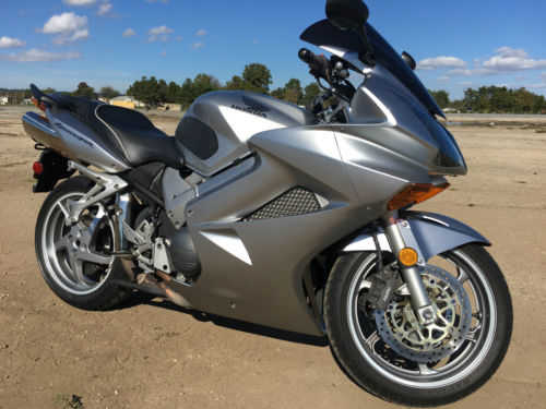 Honda VFR800 (INTERCEPTOR)