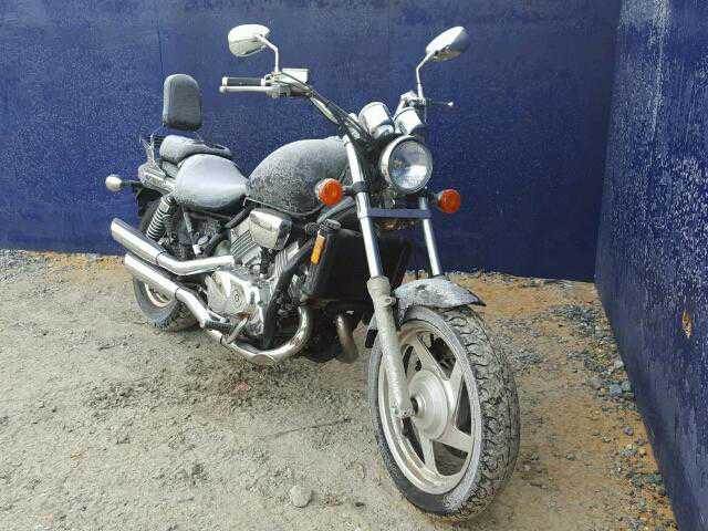 Honda VF750C2 (MAGNA)