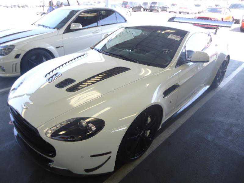 Aston Martin V12 Vantage