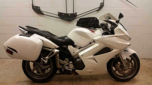 Honda VFR800A (INTERCEPTOR)