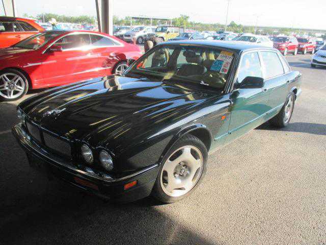 Jaguar XJR