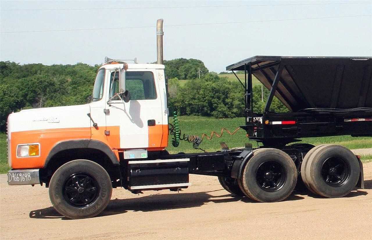 Ford LA9000
