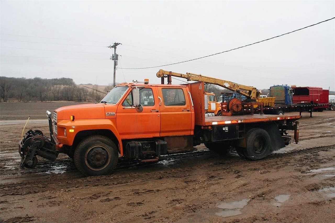 Ford F-700