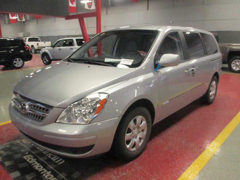 Hyundai Entourage