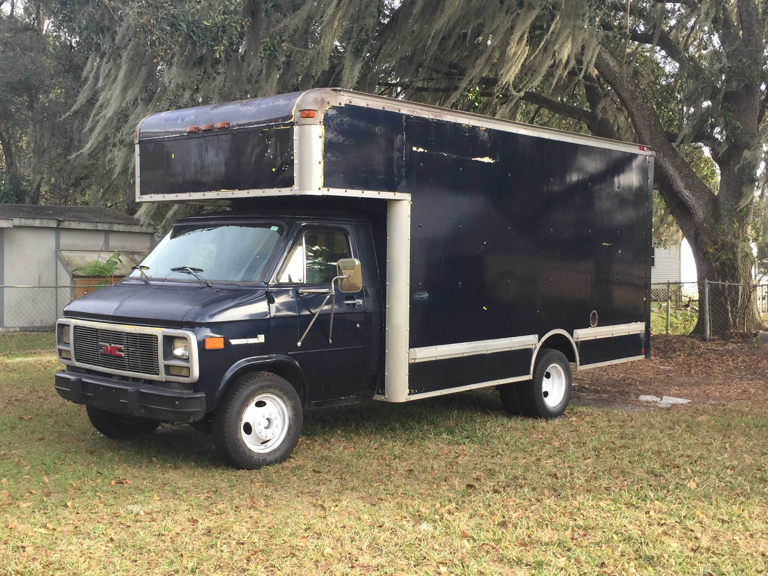 GMC Cutaway Van
