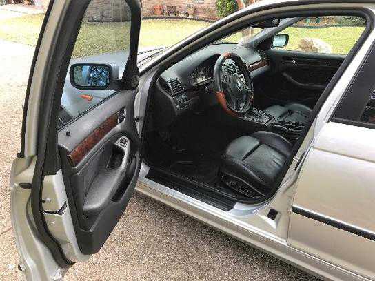 2005 BMW 325i