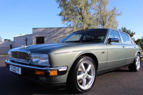 Jaguar XJ12