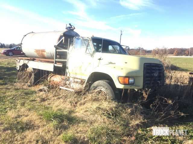 Ford F-700