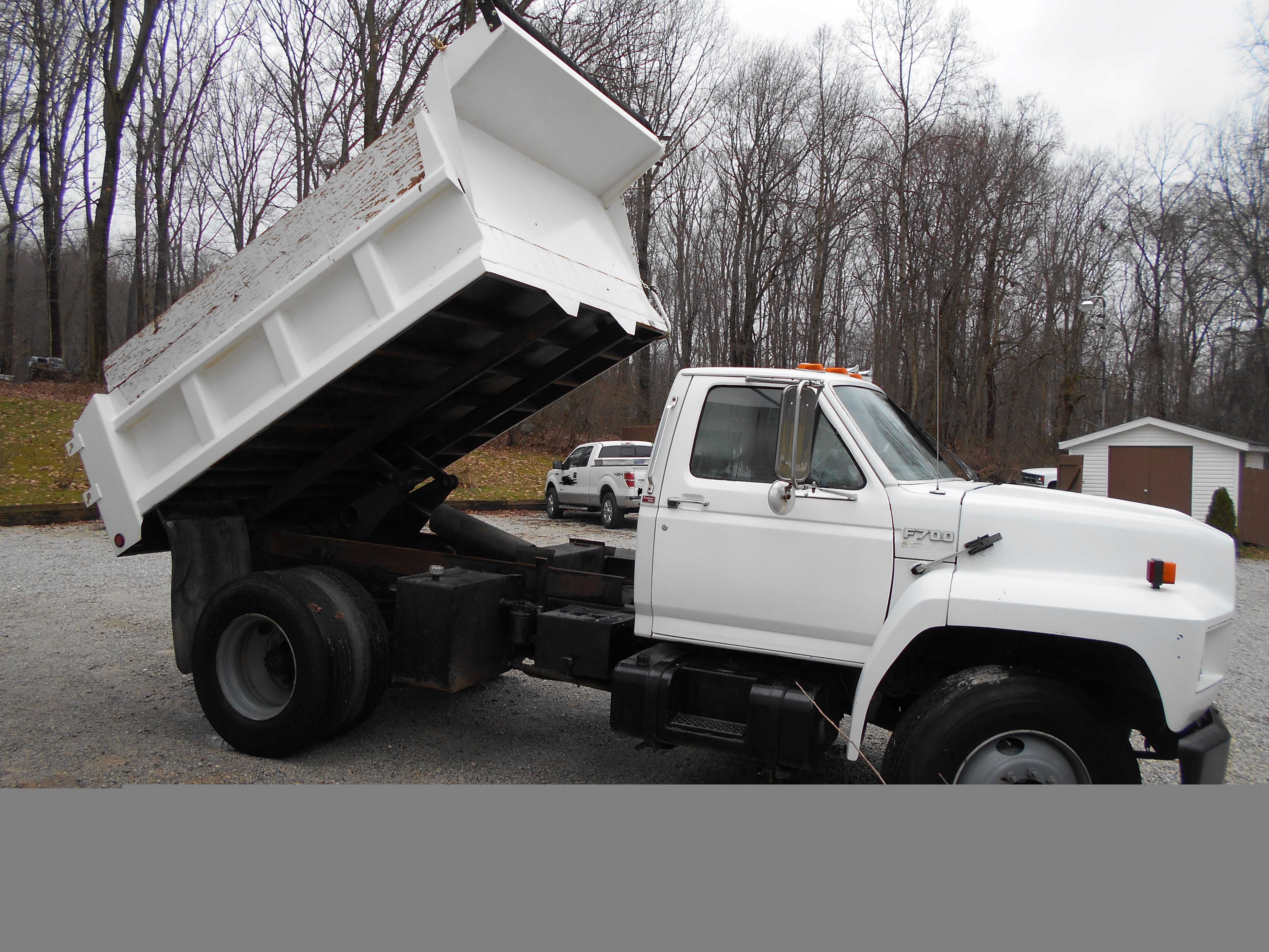 Ford F-700