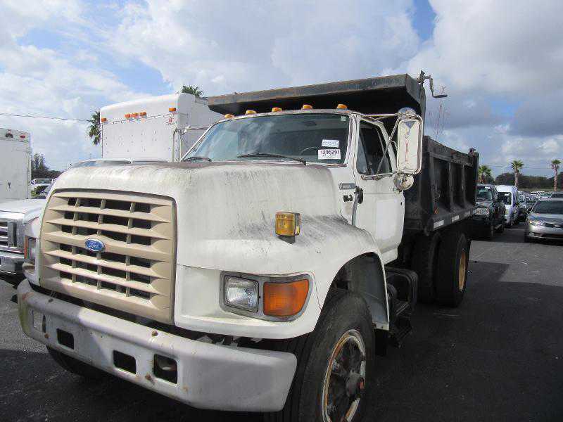 Ford F-700