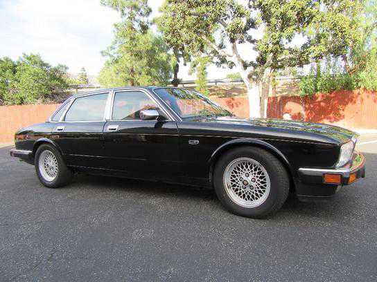 Jaguar XJ12