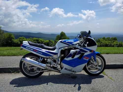 Suzuki GSX-R750