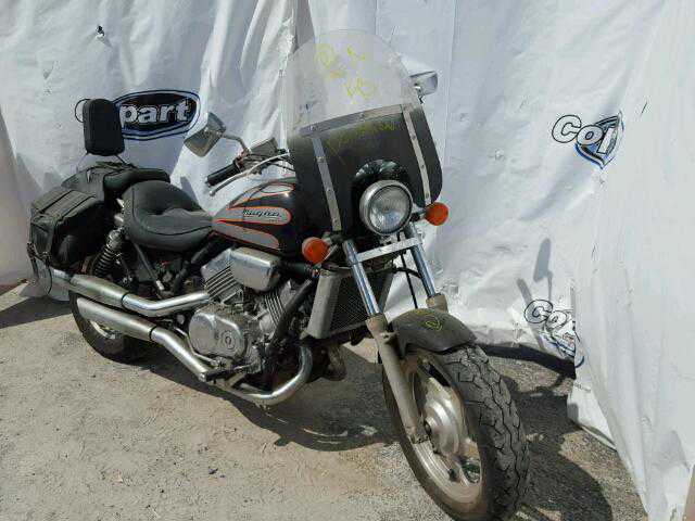 Honda VF750C2 (MAGNA)