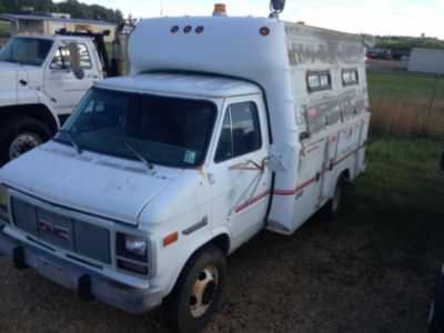 GMC Cutaway Van