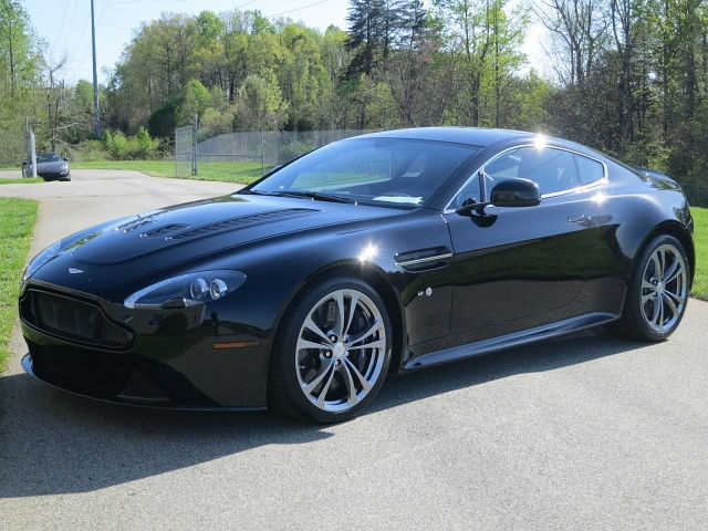 Aston Martin V12 Vantage