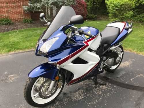 Honda VFR800A (INTERCEPTOR)