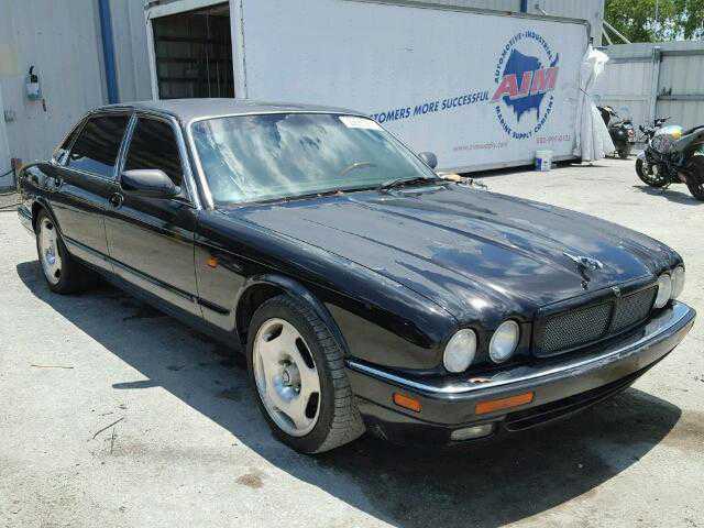 Jaguar XJR