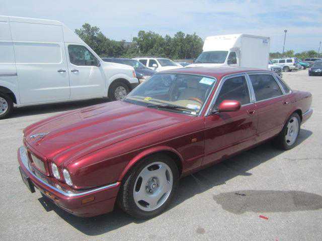Jaguar XJR