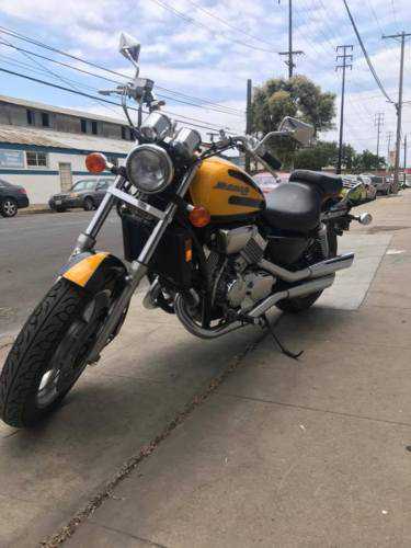 Honda VF750C2 (MAGNA)