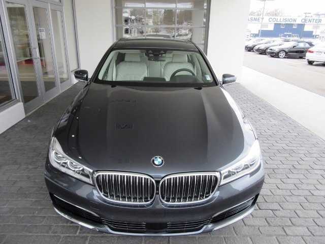 2016 BMW 750i
