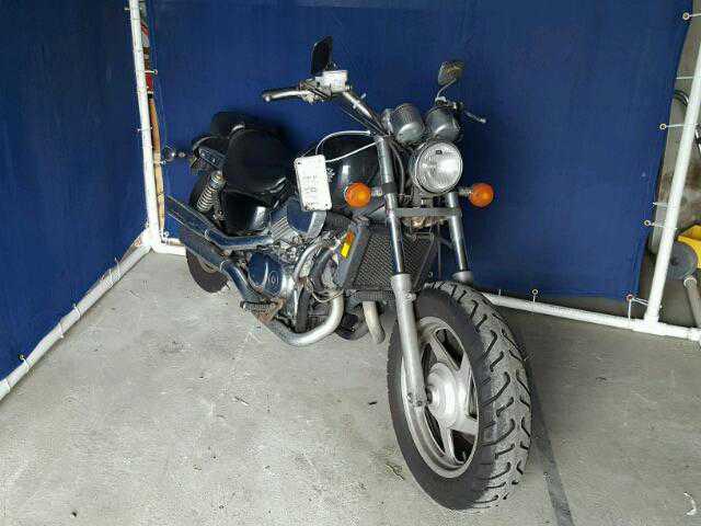 Honda VF750C (MAGNA)