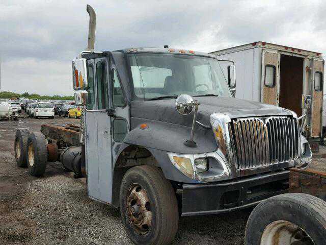 2002 INTERNATIONAL 7400