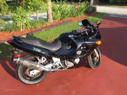 Suzuki GSX750F