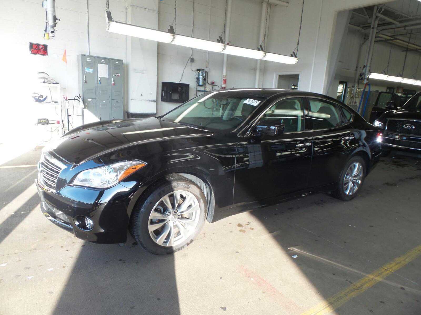 Infiniti M56