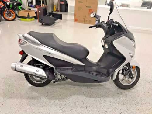 Suzuki UH200L
