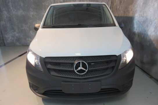 2017 Mercedes-Benz METRIS