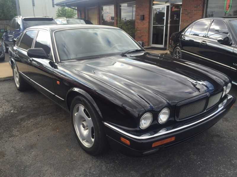 Jaguar XJR