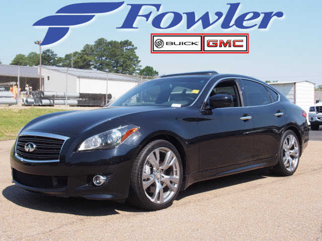 Infiniti M56