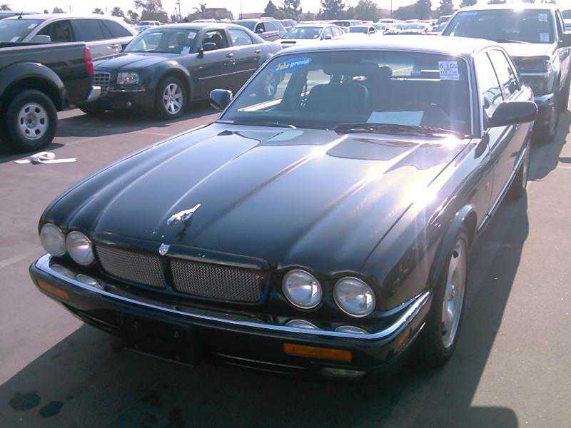 Jaguar XJR