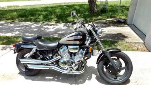 Honda VF750C2 (MAGNA)
