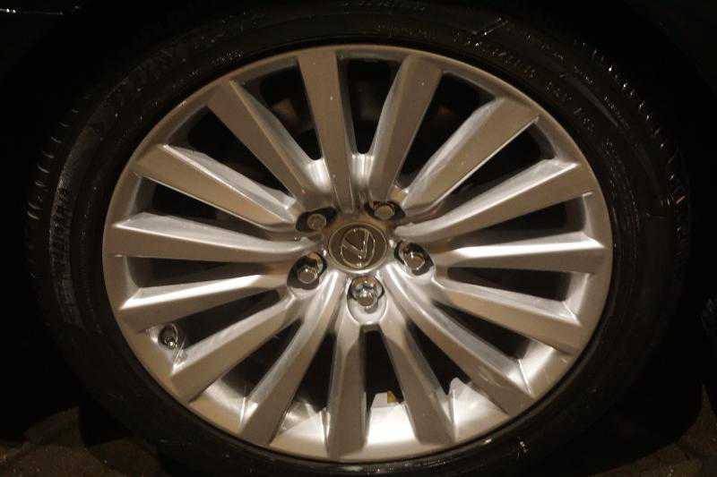 Lexus' wheel