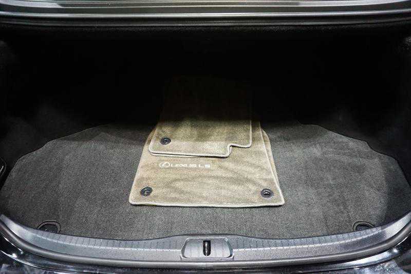 Lexus' trunk