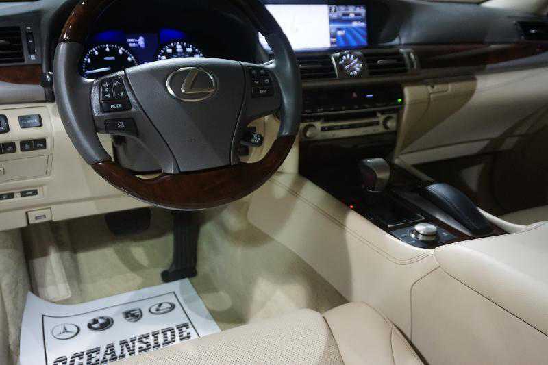 Lexus' interior