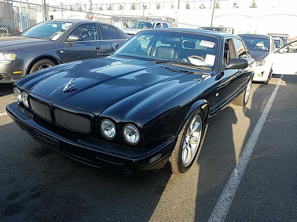 Jaguar XJR