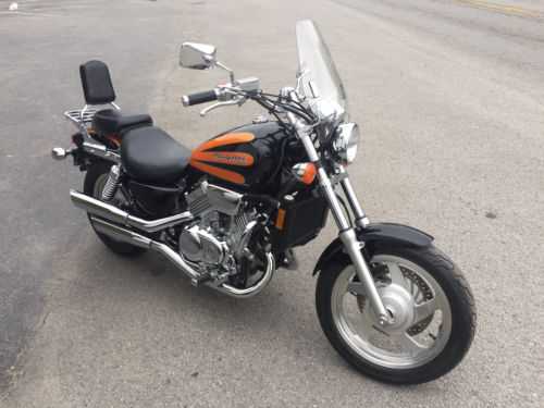Honda VF750C2 (MAGNA)