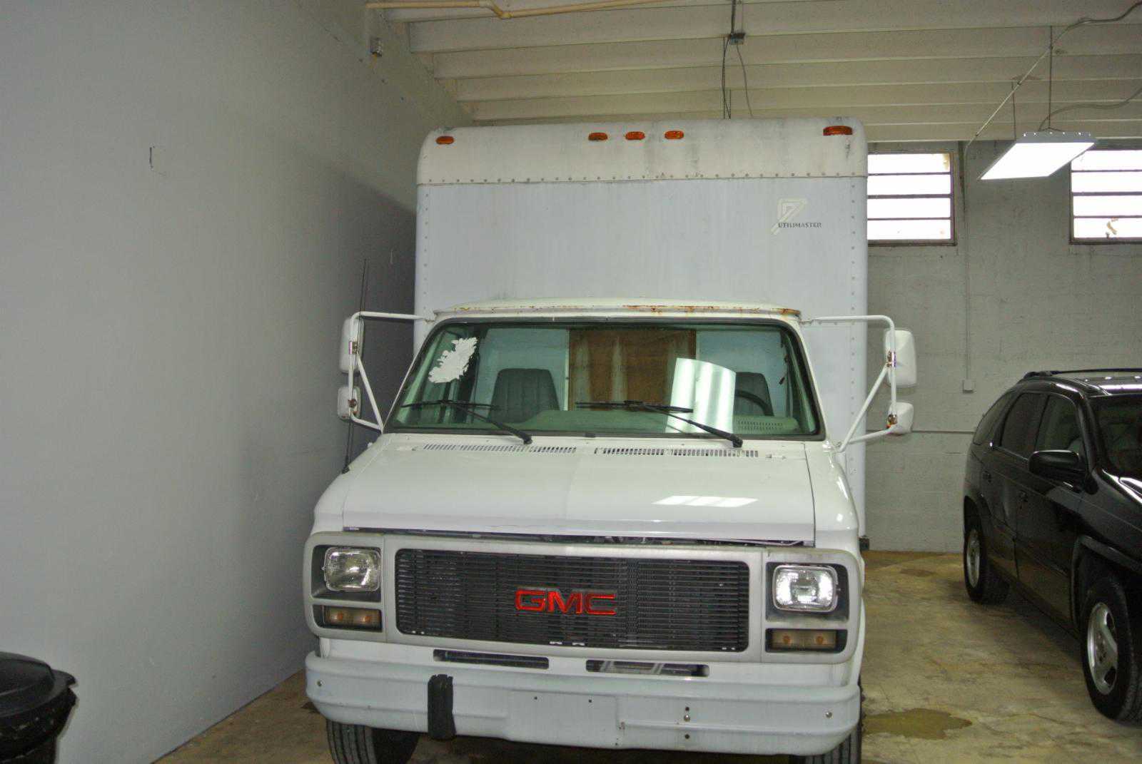 GMC Cutaway Van